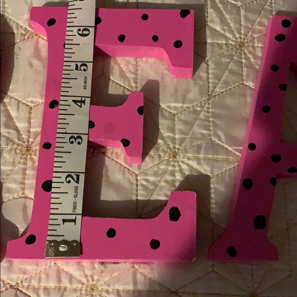 BREANNA Wooden letters of hot pink black dots - Picture 5 of 5